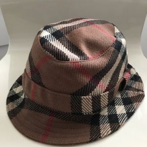 Burberry plaid bucket hat 100% wool made in Italy